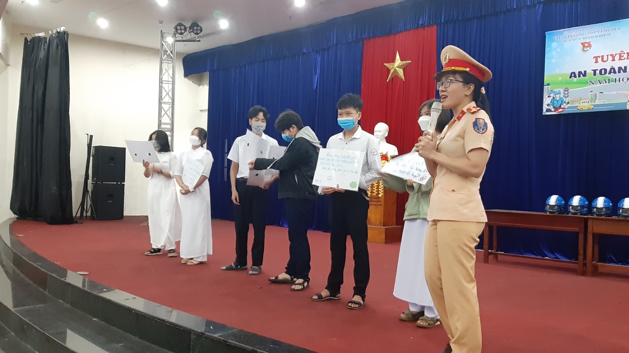 ẢNH 2- T. TRUYỀN GIAO THÔNG