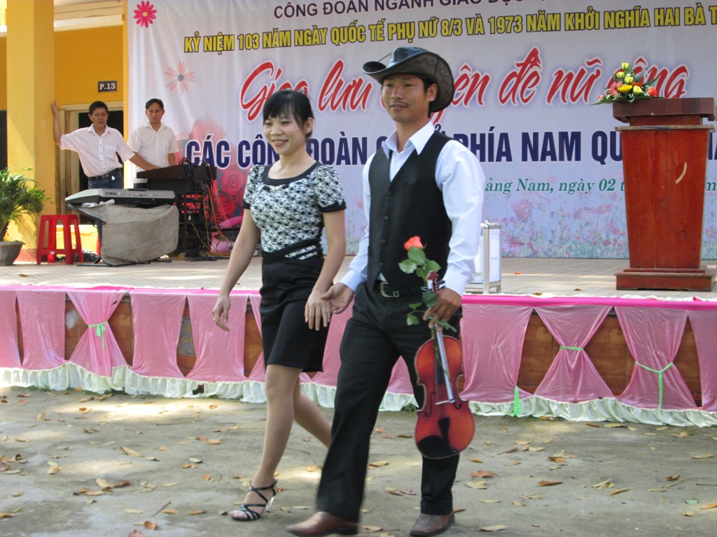 2_Cp_i_hon_ho_ang_si_bc_trn_sn_catwalk