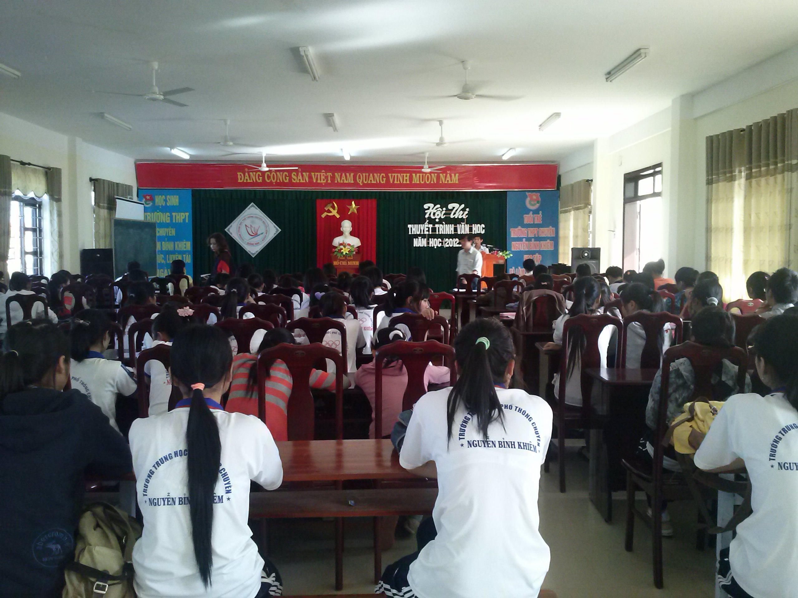 3_Hi_thi_thu_ht_hn_200_hc_sinh_tham_d_c_v